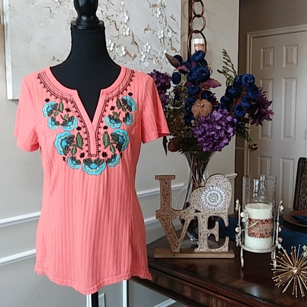Floral Embroidered Top By Hannah. Size S
